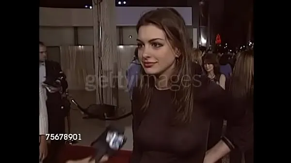 Nové Anne Hathaway in her infamous see-through top nové filmy