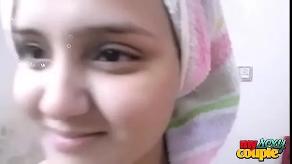 Indian Big boobs Bhabhi Sonia After Shower STRIPS for Husband Filem baharu