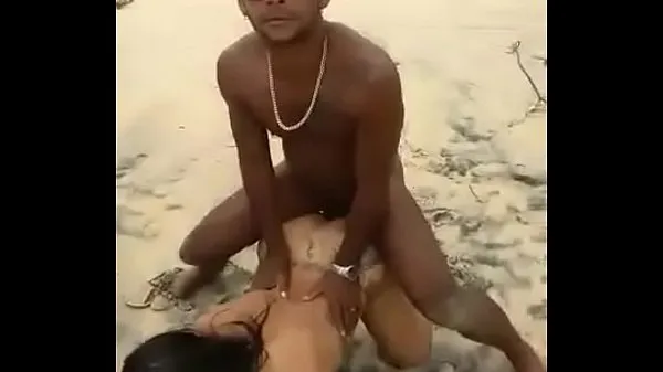최신 Fucking on the beach 최신 영화