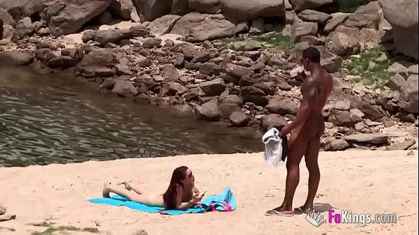 The massive cocked black dude picking up on the nudist beach. So easy, when you're armed with such a blunderbuss Phim mới