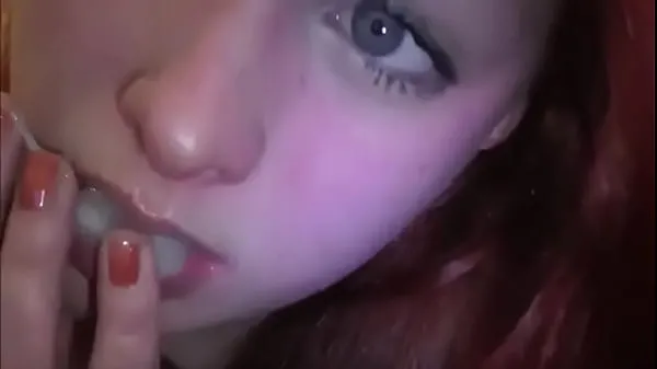 Segar Married redhead playing with cum in her mouth Film segar