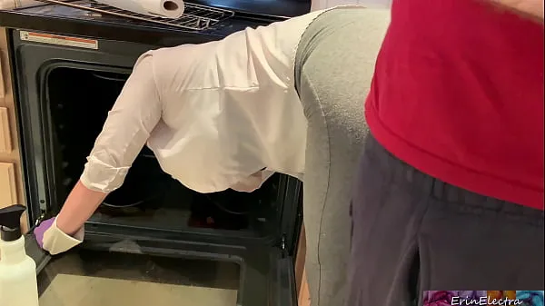 تازہ Stepmom is horny and stuck in the oven - Erin Electra تازہ فلمیں