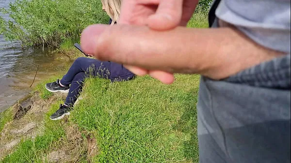 Ferske Jerk off a dick near a stranger girl in public ferske filmer