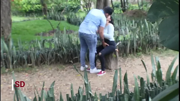 ताजा SPYING ON A COUPLE IN THE PUBLIC PARK ताजा फिल्में