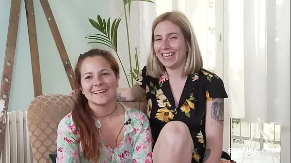 Sveži Ersties: Sexy Amateur Lesbians Share A Double Dildo sveži filmi