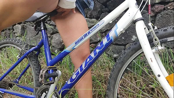 최신 Student Girl Riding Bicycle&Masturbating On It After Classes In Public Park 최신 영화