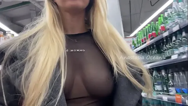 Färska Without underwear. Showing breasts in public at the supermarket färska filmer