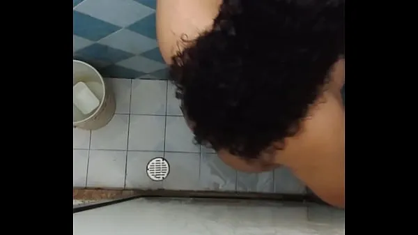 新鲜Spying on my sisterin-law when she takes a shower in the bathroom新鲜的电影