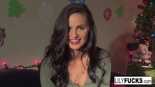 Novidades Lily nos conta seus desejos de Natal com tesão antes de se satisfazer em ambos os buracos Filmes recentes