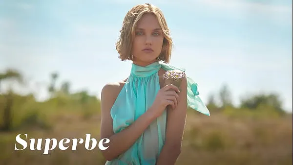 Färska Ukrainian Blondie Hannah Ray Indulge In Sensual Solo Show - SUPERBE färska filmer