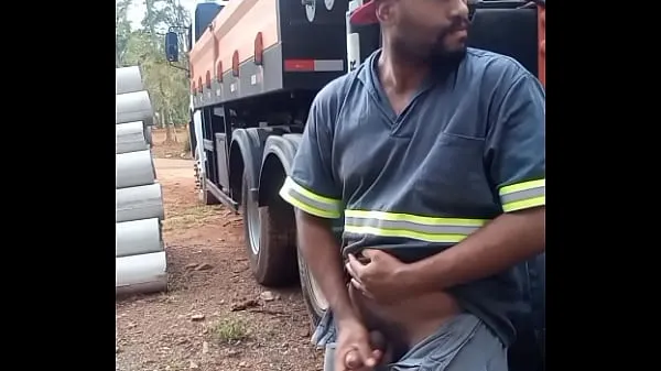 Tuoreet Worker Masturbating on Construction Site Hidden Behind the Company Truck tuoreet elokuvat