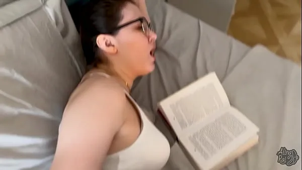 Stepson fucks his sexy stepmom while she is reading a book Filem baharu